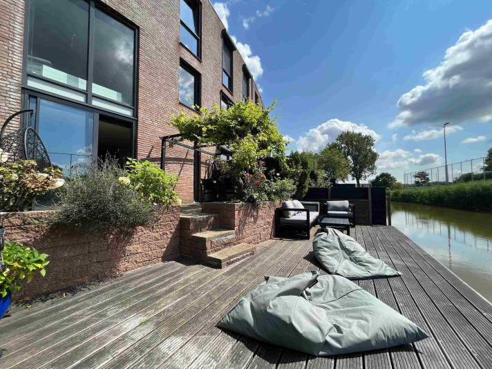 View photo 1/5 of house in Hoogvliet Rotterdam