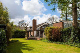 Dom — Landsmeer