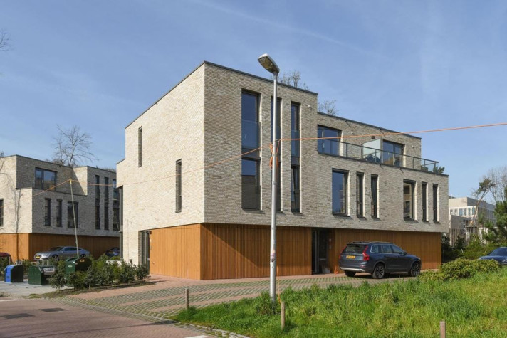 Bekijk foto 1/5 van house in Hilversum