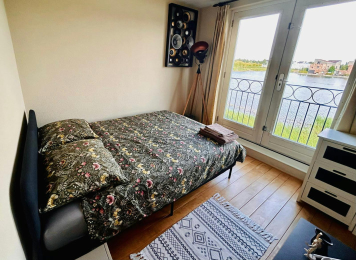 Kamer Rimpelmos, Houten