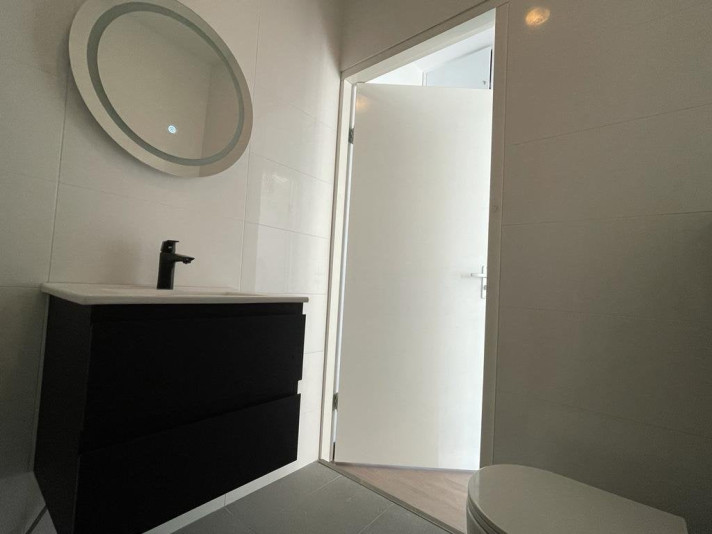 View photo 1/12 of apartment in Rotterdam