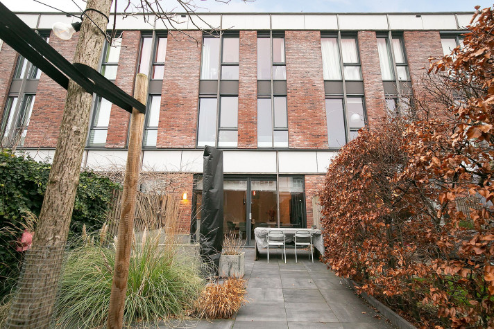 View photo 1/32 of house in Amsterdam