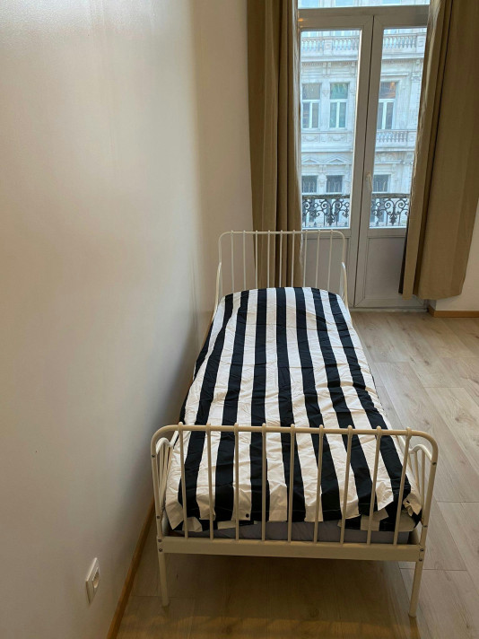 Bekijk foto 1 van 15 van het room in Brussel