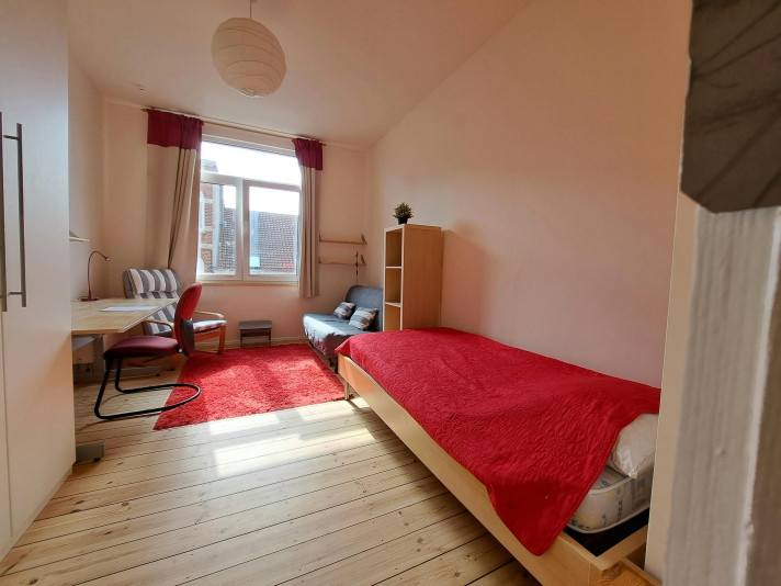 Bekijk foto 1 van 17 van het room in Etterbeek