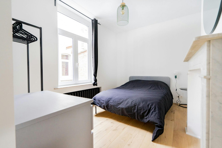 Bekijk foto 1 van 13 van het room in Charleroi