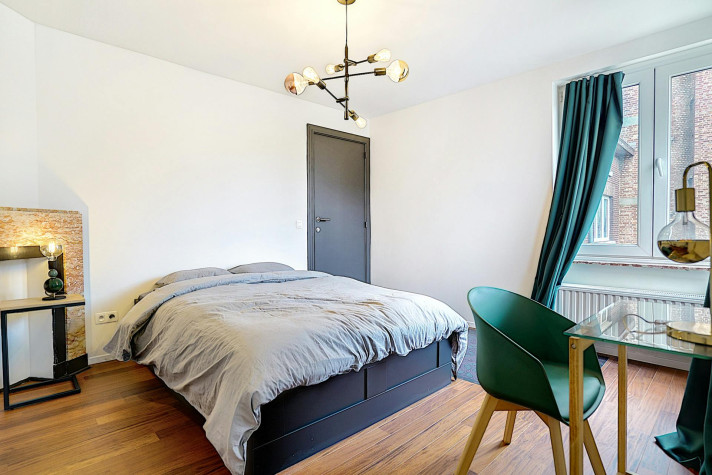 Bekijk foto 1 van 18 van het room in Charleroi