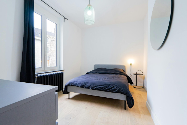 Bekijk foto 1 van 13 van het room in Charleroi