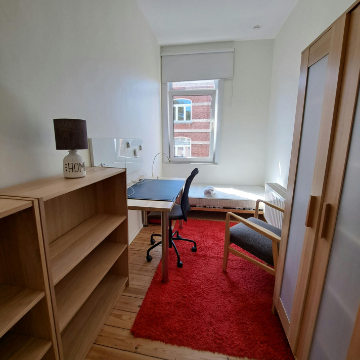 Bekijk foto 1 van 16 van het room in Etterbeek