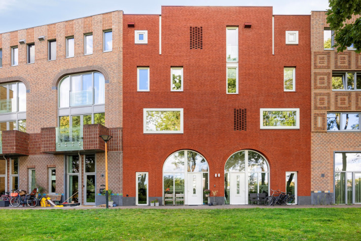 View photo 1/37 of house in Utrecht