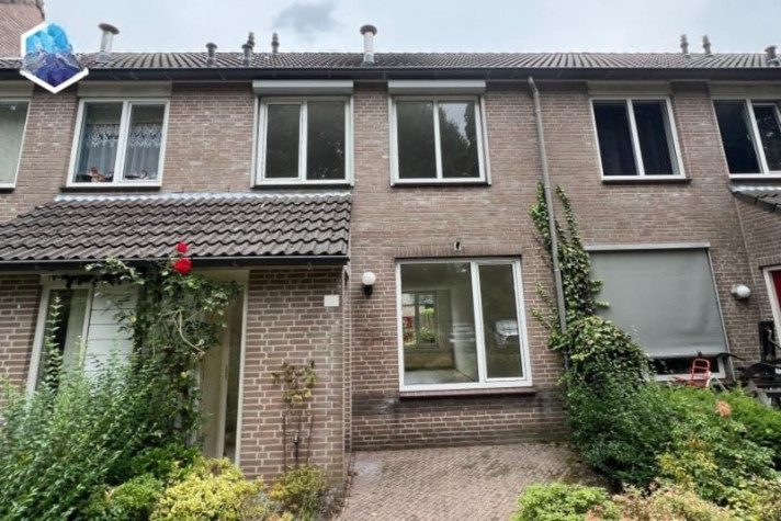 Bekijk foto 1/8 van house in Waalwijk