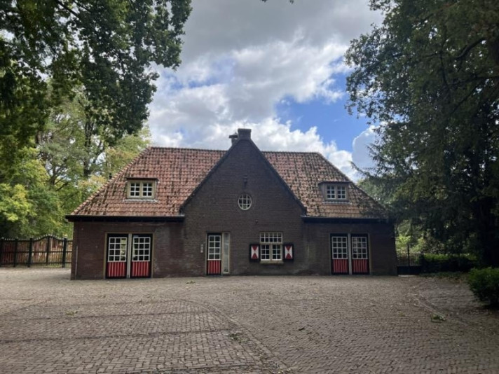 Bekijk foto 1/2 van house in Esbeek