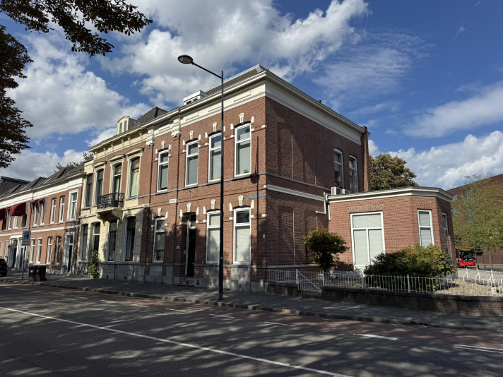 Bekijk foto 1/8 van house in Breda