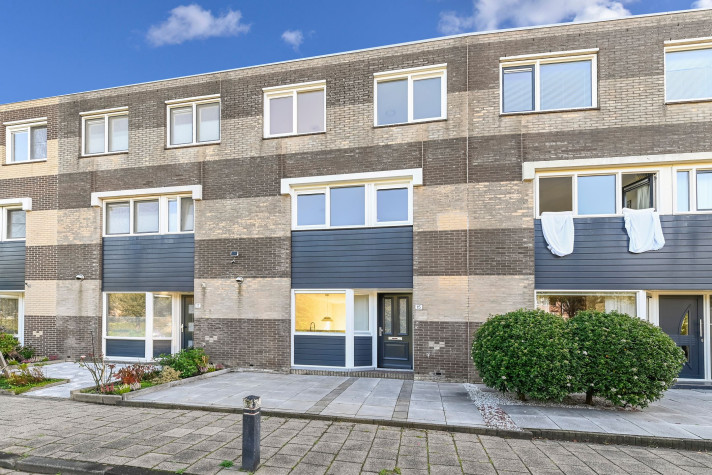 Bekijk foto 1/35 van house in Alphen aan den Rijn