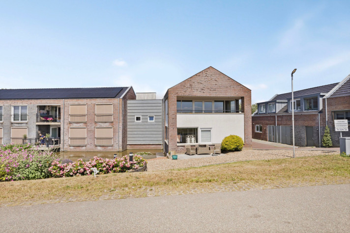 Bekijk foto 1/32 van apartment in Nissewaard