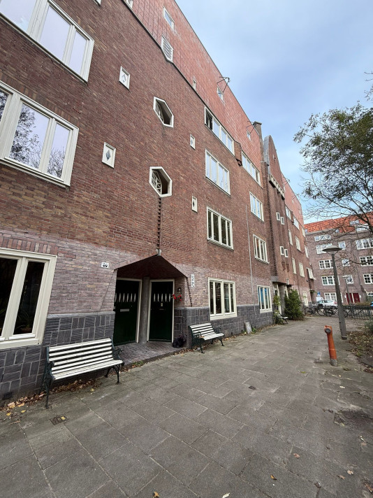 Bekijk foto 1/24 van apartment in Amsterdam