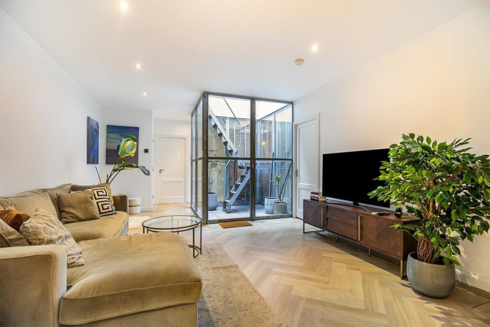 View photo 1/30 of apartment in Amsterdam