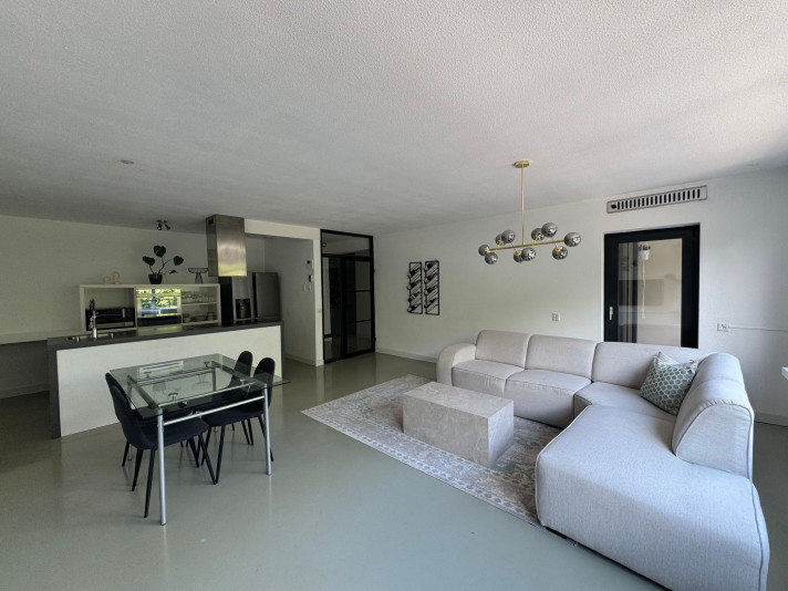 View photo 1/31 of apartment in Rotterdam