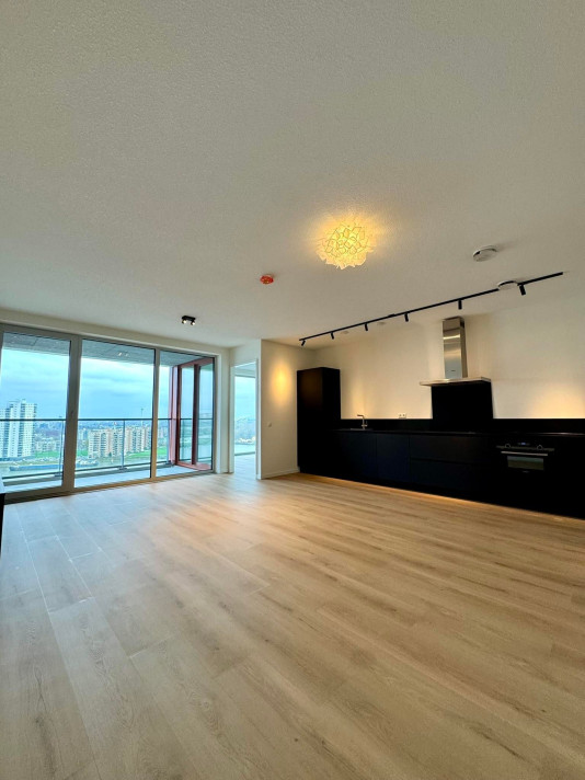 View photo 1/27 of apartment in Rotterdam