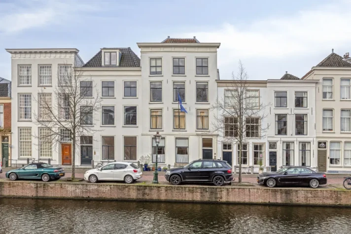 Bekijk foto 1/21 van house in Leiden