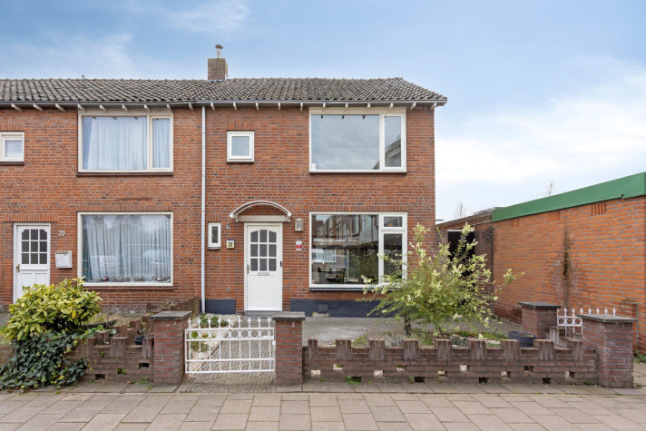 Bekijk foto 1/34 van house in Waalwijk