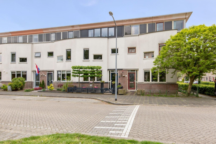 Bekijk foto 1/25 van house in Almere