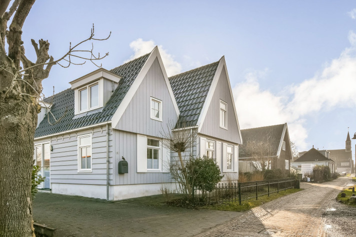 Bekijk foto 1/5 van house in Waterland