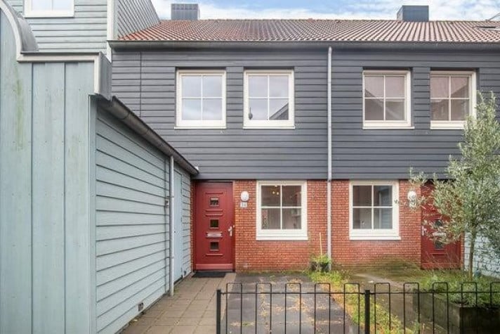 Bekijk foto 1/5 van house in Zaanstad