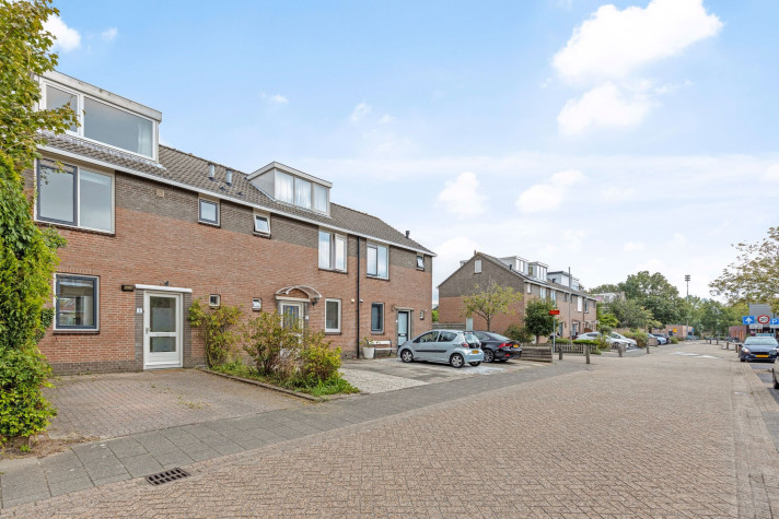 Bekijk foto 1/5 van house in Oegstgeest
