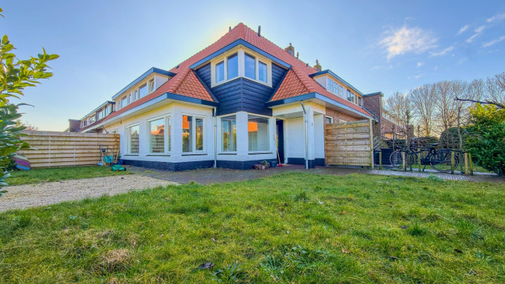 Bekijk foto 1/4 van house in Naarden