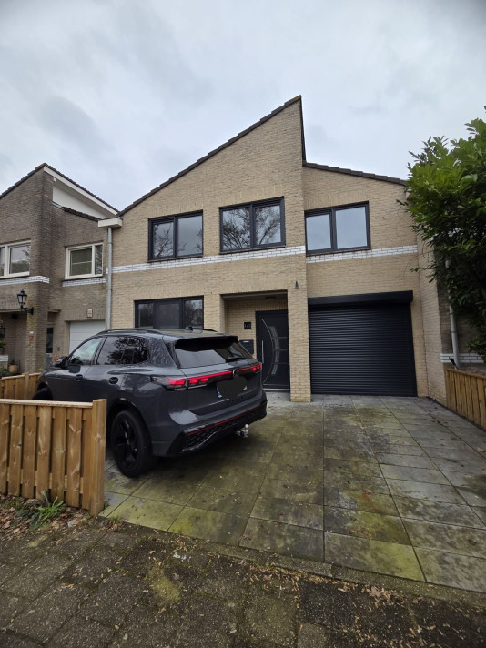 Bekijk foto 1/5 van house in Almere