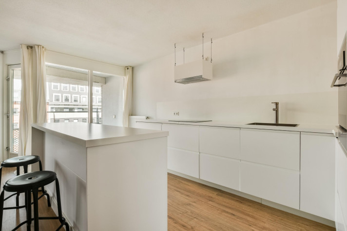 Appartement aan de Valkenburgerstraat in Amsterdam (1011 MG)