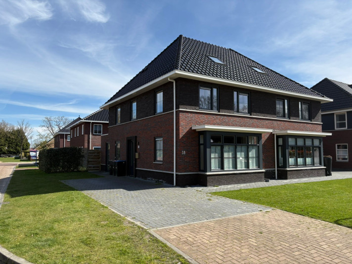 Bekijk foto 1/5 van house in Opsterland