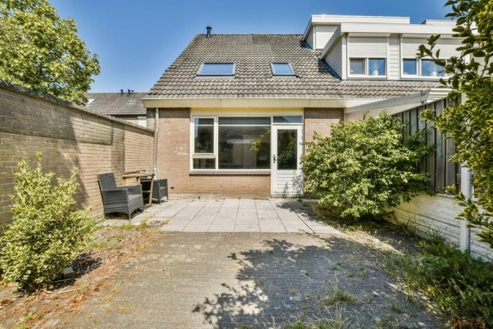 View photo 1/5 of house in Almere
