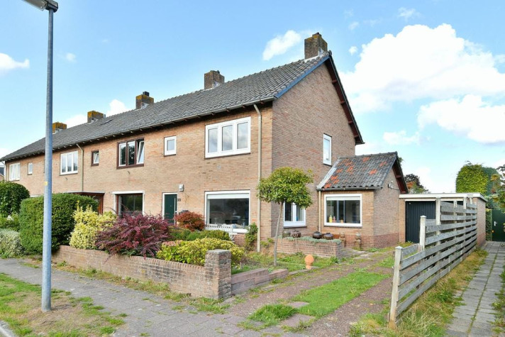 Bekijk foto 1/5 van house in Laren