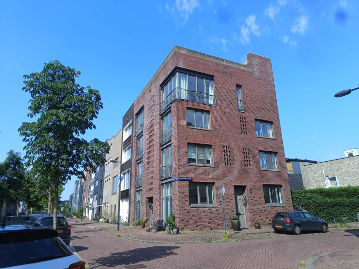 View photo 1/8 of house in Amsterdam