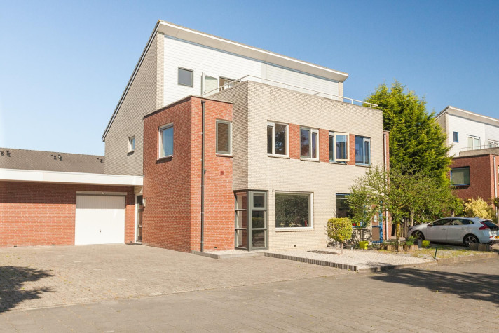 Bekijk foto 1/5 van house in Tilburg