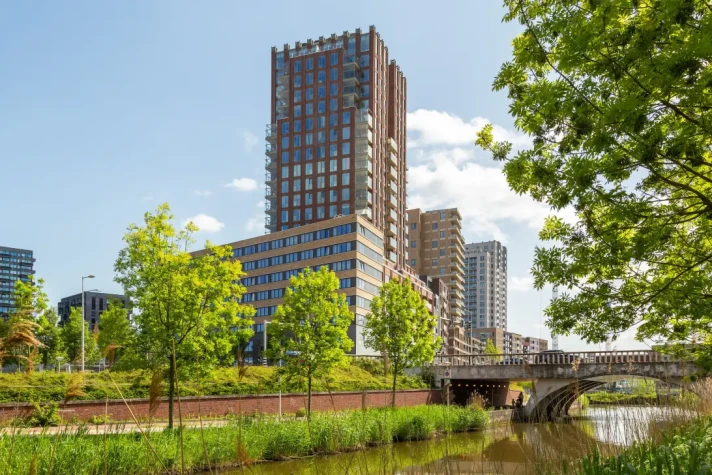 Appartement aan de Elzenhagensingel in Amsterdam (1022 LA)