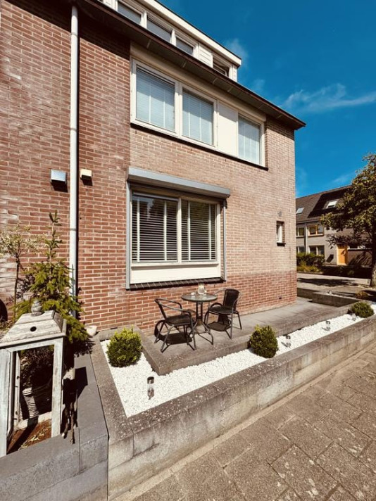 Bekijk foto 1/5 van house in Almere