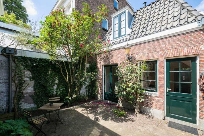 View photo 1/18 of house in Haarlem