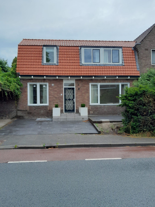 Bekijk foto 1/5 van house in Hilversum