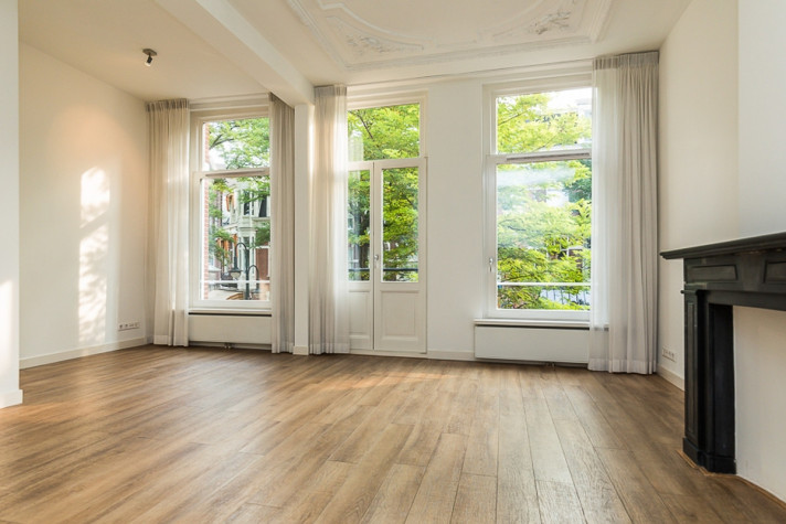 View photo 1/30 of apartment in Amsterdam