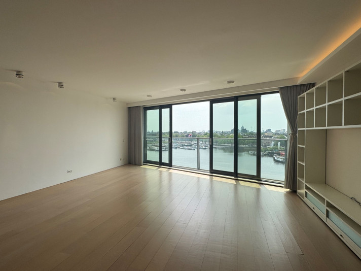 View photo 1/5 of apartment in Amsterdam