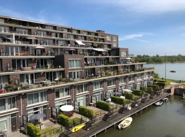 Appartement aan de Emmy Andriessestraat in Amsterdam (1087 NE)