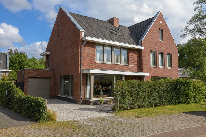 Bekijk foto 1/5 van house in Hilversum