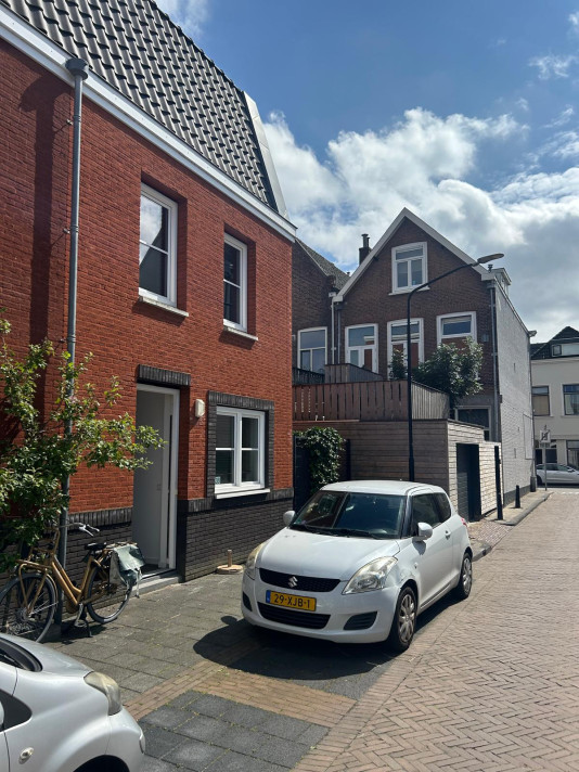 View photo 1/5 of house in Dordrecht