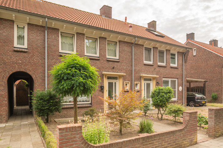 Bekijk foto 1/3 van house in Weert