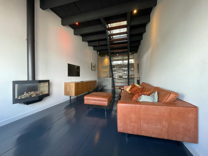 View photo 1/10 of house in Dordrecht