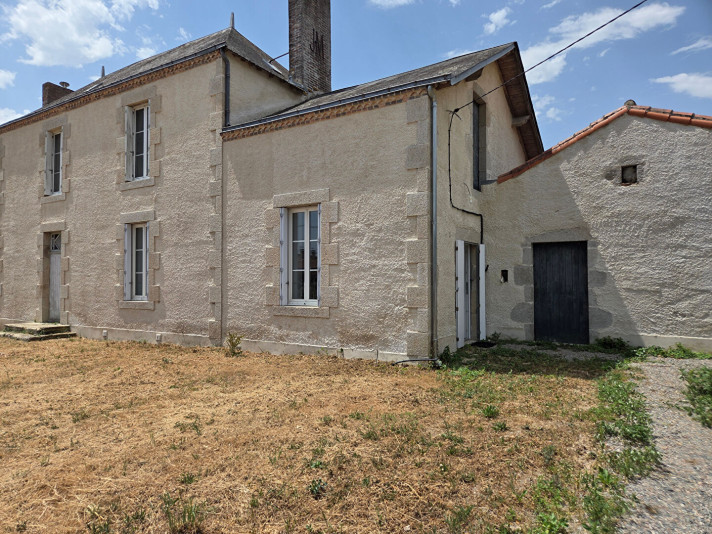 Voir la photo 1/8 du type house à Bressuire
