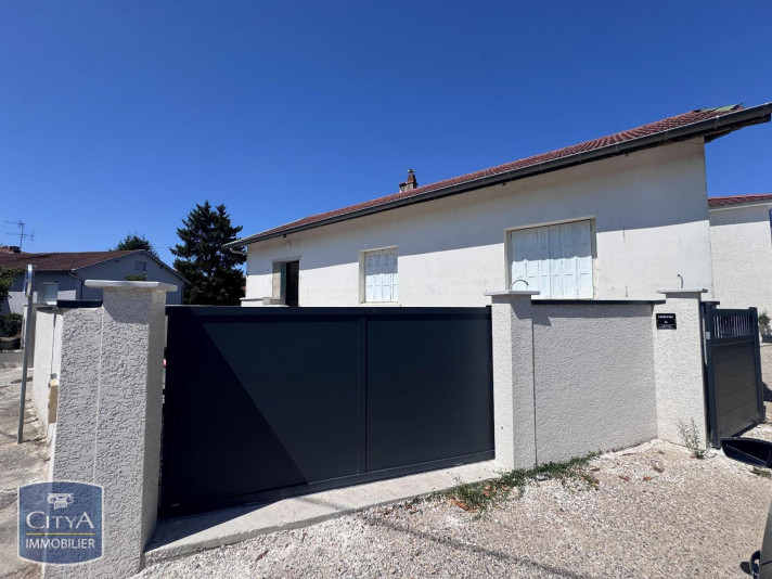 Voir la photo 1/8 du type house à Pont-de-Chéruy