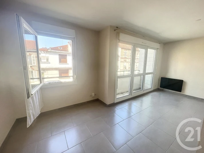 Voir la photo 1/8 du type studio à Reims